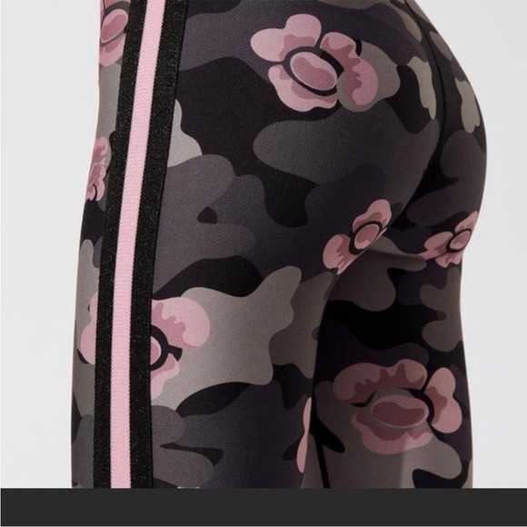 Ultracor Flower Camo leggings with built in compression Women’s size large - Picture 5 of 6